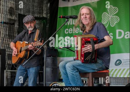 Muenchen, St Patricks Day Festival 2024 auf dem Odeonsplatz, Irische Musik mit Dempsy/McClenehan *** Monaco di Baviera, St Patricks Day Festival 2024 on the Odeonsplatz, musica irlandese con Dempsy McClenehan Foto Stock