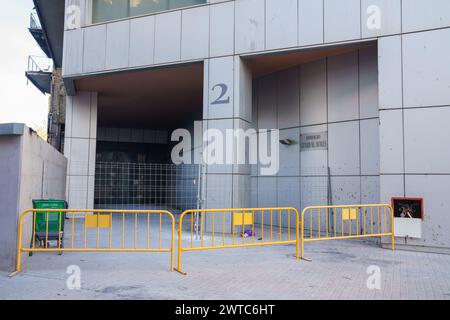 Valencia, Spagna. 17 marzo 2024. Vista esterna dell'edificio bruciato nel distretto di Campanar il 22 febbraio 2024 Foto Stock