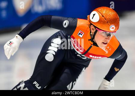 SCHULTING Suzanne NED gareggia il giorno 2 durante il Campionato Mondiale Short Track Speed Skating da Rotterdam il 16 marzo 2024. Foto di Phil Hutchinson. Solo per uso editoriale, licenza richiesta per uso commerciale. Non utilizzare in scommesse, giochi o pubblicazioni di singoli club/campionato/giocatori. Crediti: UK Sports Pics Ltd/Alamy Live News Foto Stock