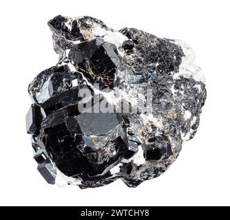 campione di droga di melanite naturale andradite granati neri ritagliati su sfondo bianco Foto Stock