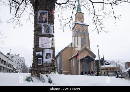 17 marzo 2024: Tromso, Norvegia. Altare per le strade di Tromso in memoria dell'avvocato e politico russo Aleksei Navalny, leader dell'opposizione contro Vladimir Putin. (Credit Image: © Cristian Leyva/ZUMA Press Wire) SOLO PER USO EDITORIALE! Non per USO commerciale! Foto Stock