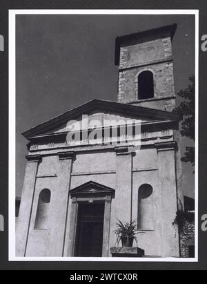 Lazio Rieti Orvinio Madonna dei comandati. Hutzel, Max 1960-1990 Post-medievale: Architettura, pittura. La struttura risale al XVI secolo. All'interno della chiesa sono presenti numerosi affreschi di Vincenzo Manenti. Il fotografo e studioso tedesco Max Hutzel (1911-1988) fotografò in Italia dai primi anni '1960 fino alla sua morte. Il risultato di questo progetto, citato da Hutzel come foto Arte minore, è un'accurata documentazione dello sviluppo storico dell'arte in Italia fino al XVIII secolo, che comprende oggetti degli Etruschi e dei Romani, oltre che dell'altomedievale, romanico, gotico, rinascimentale e B. Foto Stock