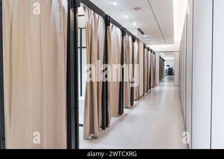 Spogliatoi e negozio di abbigliamento Foto Stock