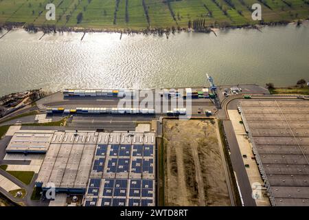 Luftbild, logport vi Baustelle mit Neubau, Logistikunternehmen DSV Halle und STEAG Heizkraftwerk Walsum in Alt-Walsum am Fluss Rhein, Alt-Walsum, Duisburg, Ruhrgebiet, Nordrhein-Westfalen, Deutschland, Duisburg-N ACHTUNGxMINDESTHONORARx60xEURO *** Vista aerea, logport vi cantiere con nuovo edificio, società di logistica DSV Halle e STEAG Walsum impianto di cogenerazione a Alt Walsum sul Reno, Alt Walsum, Duisburg, regione della Ruhr, Renania settentrionale-Vestfalia, Germania, Duisburg N ATTENTIONxMINDESTHONORARx60xEURO Foto Stock