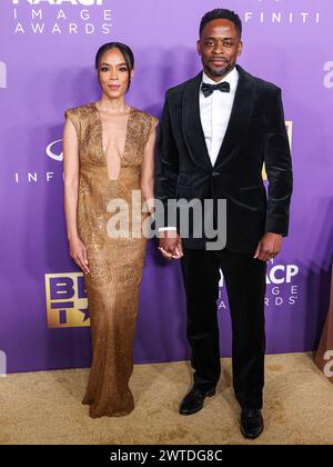 LOS ANGELES, CALIFORNIA, USA - 16 MARZO: Jazmyn Simon e il marito Dule Hill arrivano al 55° NAACP Image Awards annuale tenutosi presso lo Shrine Auditorium e Expo Hall il 16 marzo 2024 a Los Angeles, California, Stati Uniti. (Foto di Xavier Collin/Image Press Agency) Foto Stock