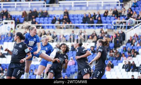 Birmingham, Regno Unito. 17 marzo 2024. Rebecca Holloway e Louise Quinn di Birmingham City tentano di mettere la testa al pallone durante il match per il Women's Championship tra Birmingham City Women e Blackburn Rovers Women a St Andrews, Birmingham, Inghilterra, il 17 marzo 2024. Foto di Stuart Leggett. Solo per uso editoriale, licenza richiesta per uso commerciale. Non utilizzare in scommesse, giochi o pubblicazioni di singoli club/campionato/giocatori. Crediti: UK Sports Pics Ltd/Alamy Live News Foto Stock