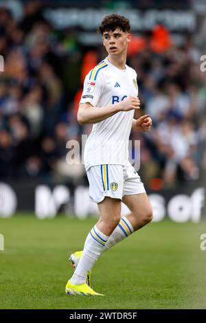 Archie Gray del Leeds United durante lo Sky Bet Championship match a Elland Road, Leeds. Data foto: Domenica 17 marzo 2024. Foto Stock