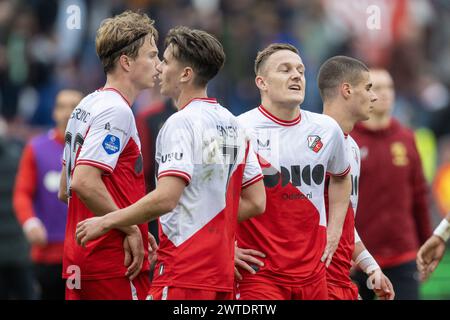 Utrecht, Paesi Bassi. 17 marzo 2024. UTRECHT, 17-03-2024, Galgenwaard Stadium, Dutch Eredivisie, stagione calcistica 2023/2024. FC Utrecht - NEC. Sollievo del giocatore dell'FC Utrecht Jens Toornstra (2° a destra) dopo la partita (1-0) crediti: Pro Shots/Alamy Live News Foto Stock