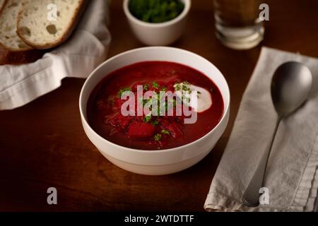 Una fotografia di una deliziosa e sostanziosa zuppa Borscht Foto Stock