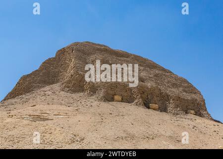 Egitto, regione di Fayum, El Lahun, piramide di Sesostris II, mattoni rinforzati da una struttura in pietra dura. Foto Stock