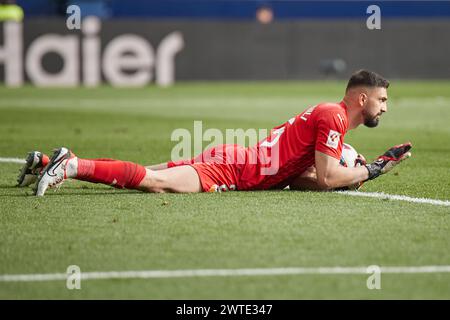 VILLARREAL, SPAGNA - 17 MARZO: Giorgi Mamardashvili portiere del Valencia CF in azione durante la partita LaLiga EA Sports tra Villarreal FC e Valencia CF all'Estadio de la ceramica il 17 marzo 2024 a Villarreal, Spagna. (Foto di Jose Torres/Photo Players Images) Foto Stock