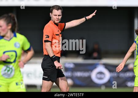 Aalter, Belgio. 16 marzo 2024. L'arbitro Soren Beerens nella foto durante una partita di calcio femminile tra Club Brugge Dames YLA e AA Gent Ladies nella semifinale della stagione 2023 - 2024 dell'edizione belga della Coppa delle donne, domenica 16 marzo 2024 ad Aalter, BELGIO. Crediti: Sportpix/Alamy Live News Foto Stock