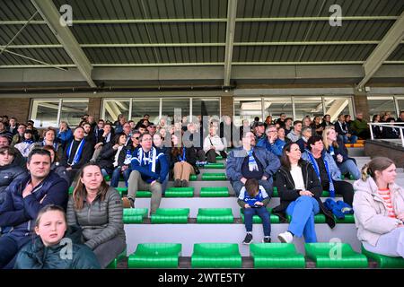 Aalter, Belgio. 16 marzo 2024. Tifosi e tifosi ritratti durante una partita di calcio femminile tra Club Brugge Dames YLA e AA Gent Ladies nella semifinale della stagione 2023 - 2024 dell'edizione belga della Coppa delle donne, domenica 16 marzo 2024 ad Aalter, IN BELGIO. Crediti: Sportpix/Alamy Live News Foto Stock