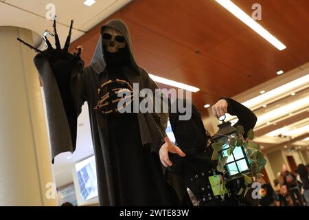 I cosplayer parteciperanno al secondo giorno del 'Comic con Toronto' al Metro Toronto Convention Centre di Toronto, Ontario, Canada, il 16 marzo 2024. (Foto di Arrush Chopra/NurPhoto) crediti: NurPhoto SRL/Alamy Live News Foto Stock