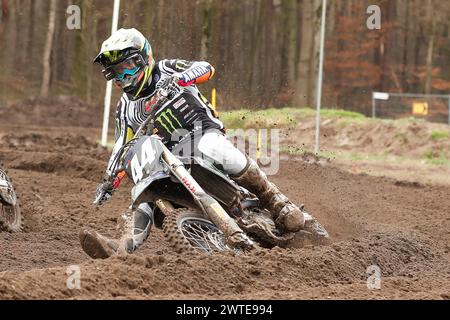 HARFSEN, PAESI BASSI - 17 MARZO: Rick Elzinga NED Yamaha Factory Racing MX2 durante la prima manche 250cc al primo round del Masters of M olandese Foto Stock