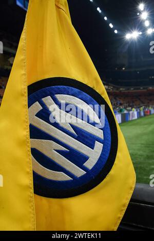 Milano, Italia. 17 marzo 2024. Milano, Italia, 17 marzo 2024: Inter flag prima della partita di calcio seria A tra FC Internazionale e SC Napoli a San Siro a Milano, Italia. (Daniela Porcelli/SPP) credito: SPP Sport Press Photo. /Alamy Live News Foto Stock