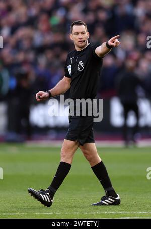 Londra, Regno Unito. 17 marzo 2024. L'arbitro Jarred Gillett durante la partita di Premier League al London Stadium di Londra. Il credito per immagini dovrebbe essere: David Klein/Sportimage Credit: Sportimage Ltd/Alamy Live News Foto Stock