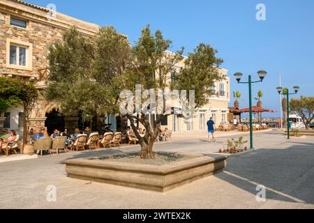 Kos, Grecia - 12 maggio 2023: La piazza principale della località di Kardamena sull'isola di Kos, Grecia Foto Stock