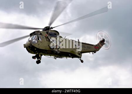 RNAS Yeovilton, Somerset, Regno Unito - 10 luglio 2009: A Royal Navy Fleet Air Arm Westland Sea King HC4 ZF121 (T) al RNAS Yeovilton International Air Day 200 Foto Stock