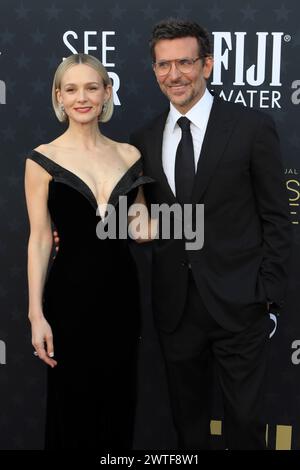 14 gennaio 2024, Santa Monica, CA, USA: LOS ANGELES - 14 GENNAIO: Carey Mulligan, Bradley Cooper al 29° Annual Critics Choice Awards - arrivi al Barker Hanger il 14 gennaio 2024 a Santa Monica, CA. (Credit Image: © Kay Blake/ZUMA Press Wire) SOLO PER USO EDITORIALE! Non per USO commerciale! Foto Stock