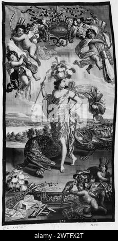 America. Schoor, Lodewijk van (fiammingo, 1666-1726) (autore di design, attr.) [Pittore] Peemans, Gerard (fiammingo, c.1675-1700) (laboratorio) [tessitore] c. 1680-1700 arazzi dimensioni: H 12'10' x W 6'4' arazzo materiali/tecniche: Cultura sconosciuta: Centro tessitura fiammingo: Bruxelles storia della proprietà: Venduto a Christie's, Londra, 4/3/1924. French & Co. Acquistata da Henry Symons, ricevette il 16/4/1924. Iscrizioni: Marchio della città di Bruxelles sulla guardia inferiore, al centro; segno tessitore sulla guardia inferiore, a destra del centro iscrizioni: Iscrizione in campo centrale: AMERICA personificazione dell'America tenendo freccia, arco & q Foto Stock