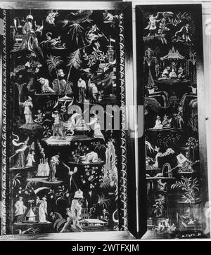 scene, due frammenti. Vos, Josse de (fiammingo, atto 1700-1721) (laboratorio) [tessitore] c. 1700-1725 arazzi materiali/tecniche: Lana e seta Cultura: Fiammingo tessitura Centro: Bruxelles storia della proprietà: Possibilmente nella Casa di Oldenburg, Germania (colll privato). French & Co Piccole figure chinoiserie sull'isola; nastro a spirale policromo su terreno blu (L & R BRD), intervallato da motivi floreali, la fotografia mostra 2 frammenti di arazzo. È possibile che originariamente provengano dallo stesso pannello (Dimitrova). Il numero Primavera-Estate 2002 di 'Studies in the Decorative Arts' (Vol. IX, No. 2), avrà Foto Stock