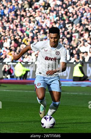 Londra, Regno Unito. 17 marzo 2024. Ollie Watkins di Aston Villa in azione. Partita di Premier League, West Ham Utd contro Aston Villa allo Stadio di Londra, Queen Elizabeth Olympic Park a Londra domenica 17 marzo 2024. Questa immagine può essere utilizzata solo per scopi editoriali. Foto per uso editoriale di Sandra Mailer/Andrew Orchard fotografia sportiva/Alamy Live news Credit: Andrew Orchard fotografia sportiva/Alamy Live News Foto Stock