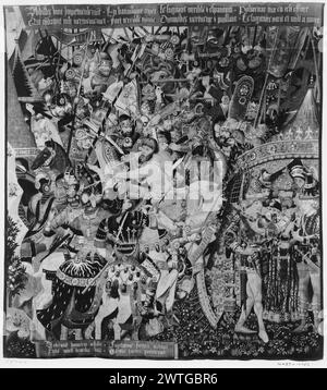 Combatti con il Sagittario e la conferenza nella tenda di Achille. Grenier, Pasquier (olandese (prima del 1600) - Fiandre, atto 1459-d.1493) (laboratorio) [tessitore] c. 1470-1490 arazzi dimensioni: H 14'6' x W 13'3' arazzi materiali/tecniche: Lana (ordito: 15-17/in.); lana con qualche trama di seta (trama) Cultura: Paesi Bassi meridionali storia di proprietà: French & Co. Acquistato da R. [Raoul] 20/1927. French & Co. Ricevuto da Raimundo Ruiz, n.d. [probabilmente 8/1941], restituito il 17/4/1942. Stati Uniti, New York, New York, Metropolitan Museum of Art, accno. 52.69. Iscrizioni: Iscrizione Foto Stock