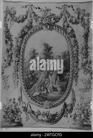 Toilette di Venere, a cui partecipano tre cherubini. Fragonard, Jean-Honoré (francese, 1732-1806) (disegnato dopo) [pittore] c. 1770-1780 arazzi dimensioni: H 9'7' x W 7'4' arazzi materiali/tecniche: Lana e seta Cultura: Francese tessitura Centro: Aubusson storia della proprietà: French & Co. Acquistato da S. Lion & Fils, ricevuto 27/1914; venduto a J. Goldman 8/1/1925. Karl Bock, 1960 anni (Standen). Stati Uniti, New York, New York, Metropolitan Museum of Art, accno. 60.100. In medaglione (ALENTOUR) arabesco di ghirlande e festoni tenuti da cherubini e con uccelli, e con tendaggi sospesi sotto medaglione & Foto Stock