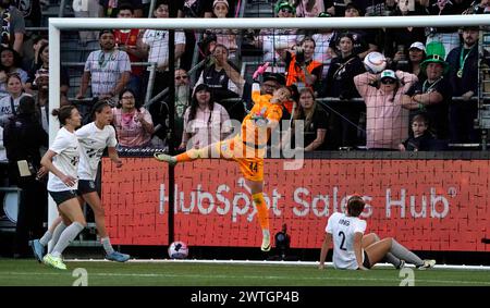 17 marzo 2024: NWSL - National Women's Soccer League - la portiere del Bay FC LYSIANNE PROULX ha avuto una grande partita in quanto l'Angel City FC è stato tagliato fuori dal Bay FC 1-0 nella partita di apertura della stagione 2024, Bom Stadium, Los Angeles, CA, USA, 17 marzo 2024. Credit Image cr Scott Mitchell/ZUMA Press (Credit Image: © Scott Mitchell/ZUMA Press Wire) SOLO PER USO EDITORIALE! Non per USO commerciale! Foto Stock