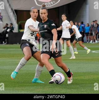 17 marzo 2024: NWSL - National Women's Soccer League - MEGGIE DOUGHERTY HOWARD, centrocampista dell'Angel City FC, controlla la palla durante la seconda metà della partita, mentre l'Angel City FC è stato escluso dal Bay FC 1-0 nella partita di apertura della stagione 2024, Bom Stadium, Los Angeles, CA, USA, 17 marzo 2024. Credit Image cr Scott Mitchell/ZUMA Press (Credit Image: © Scott Mitchell/ZUMA Press Wire) SOLO PER USO EDITORIALE! Non per USO commerciale! Foto Stock