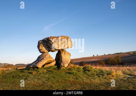 Il diavolo Den al Sunrise. Marlborough, Wiltshire, Inghilterra Foto Stock