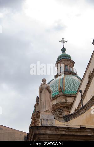 Interno della chiesa barocca di Gesù, nota anche come Casa professa, a Palermo Foto Stock