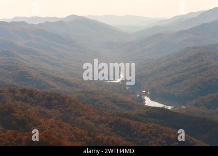 Mattinata nebbiosa al Pinnacle Overlook, Cumberland Gap National Historical Park Foto Stock