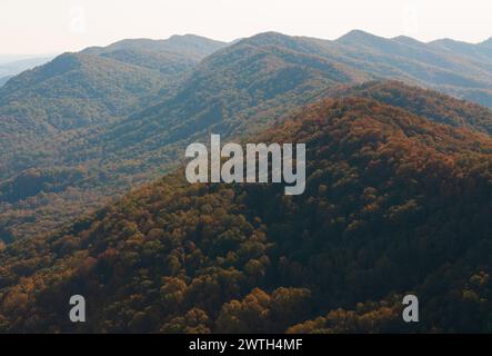 Mattinata nebbiosa al Pinnacle Overlook, Cumberland Gap National Historical Park Foto Stock