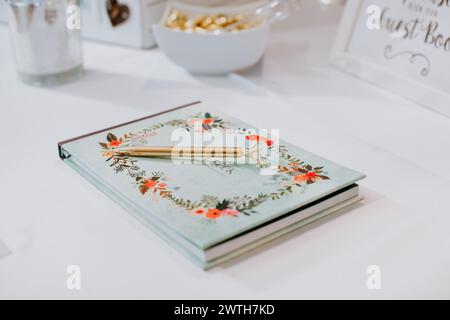 giornale del libro firmato dagli ospiti di matrimonio Foto Stock