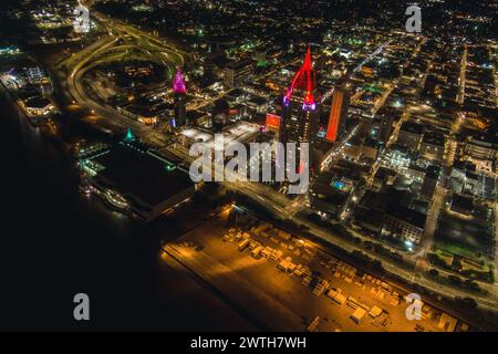 Centro di Mobile, lungofiume DELL'ALABAMA di notte Foto Stock