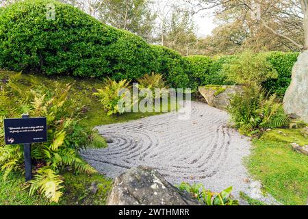 Giardino di roccia zen i giardini giapponesi Lafcadio Hearn, uno splendido giardino che riflette la vita dello scrittore greco-irlandese, a Tramore, in Irlanda Foto Stock