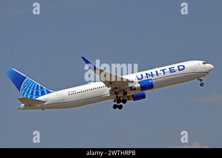 Germania, Baviera, Monaco di Baviera: N641UA Boeing 767-322ER (c/n 25091) di United Airlines presso l'aeroporto Franz Josef Strauss di Monaco. Foto Stock