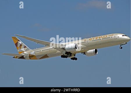 Germania, Baviera, Monaco di Baviera: A6-BMC Boeing 787-10 Dreamliner (c/n 60757) di Etihad Airways all'aeroporto Franz Josef Strauss di Monaco. Foto Stock