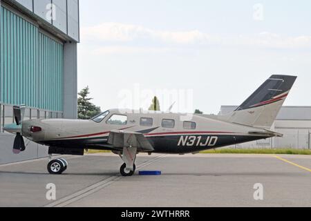 Germania, Baviera, Augusta: N31JD Piper PA.46-500TP Malibu Meridian (c/n 4697246) presso l'aeroporto di Augusta. Foto Stock