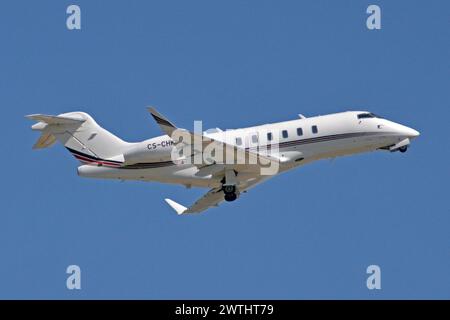 Germania, Baviera, Monaco di Baviera: CS-CHK Bombardier BD-100 Challenger 350 (c/n 20839) di NETJETS Europe presso l'aeroporto Franz Josef Strauss di Monaco. Foto Stock