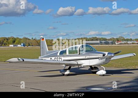 Germania, Baviera, Oberschleissheim: d-EFCI Grumman-American AA-5B Tiger (c/n 1170) del Flugsportgruppe MBL. Foto Stock