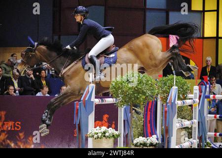 Wilma HELLSTROM (SWE) in sella a QUINTI VON HOF durante il Saut-Hermes, evento equestre FEI CSI 5 il 17 marzo 2024 al Grand Palais Ã&#x89;phemere a Parigi, Francia Foto Stock