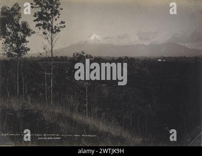 Mount Egmont di Recreation Ground, stampe fotografiche in bianco e nero Foto Stock