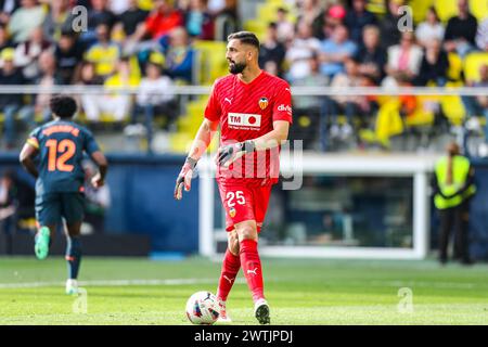 Giorgi Mamardashvili di Valencia durante la partita di calcio della Liga spagnola tra Villarreal CF e Valencia CF il 17 marzo 2024 all'Estadio de la ceramica di Villarreal, Spagna Foto Stock