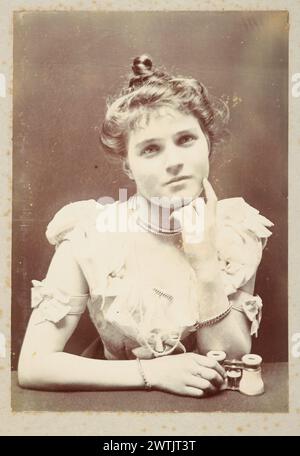 Senza titolo [Ritratto di una giovane donna non identificata] stampe in bianco e nero, stampe in argento gelatina, ritratti Foto Stock