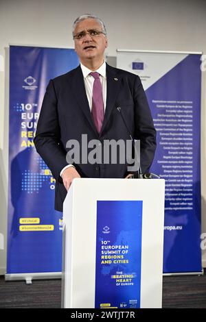 Vasco Alves Cordeiro, Presidente del Comitato europeo delle regioni, nella foto, durante una conferenza stampa al decimo Vertice europeo delle regioni e delle città dell'Unione europea, lunedì 18 marzo 2024 a Mons. Il vertice, organizzato dal Comitato delle regioni e della regione vallona, accoglierà migliaia di sindaci, consiglieri comunali, ministri regionali e decisori europei e globali di alto livello per discutere soluzioni locali concrete e innovative alle sfide emergenti che i cittadini e i territori devono affrontare. BELGA PHOTO ERIC LALMAND Foto Stock