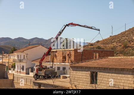 Travi in cemento armato sollevate su un piano superiore di nuova costruzione, Spagna Foto Stock