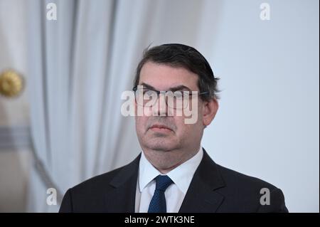 Vienna, Austria. 18 marzo 2024. Il presidente della società religiosa israelita d'Austria Oskar Deutsch per la presentazione del “pacchetto di misure contro l'antisemitismo nello spazio digitale” nella Cancelleria federale. Crediti: Franz PERC/Alamy Live News Foto Stock